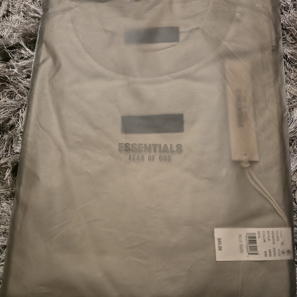Essentials fear of god S/S tee size xlg nwt - Picture 4 of 4